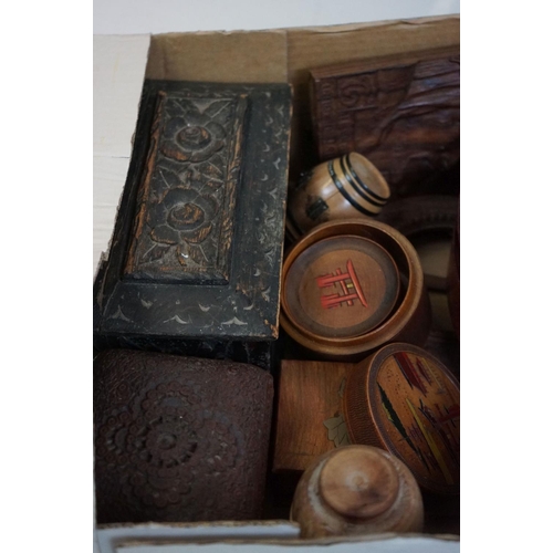 338 - A collection of mixed treen to include a fruit bowl, boxes, storage jars, plaques....etc.