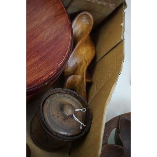 338 - A collection of mixed treen to include a fruit bowl, boxes, storage jars, plaques....etc.