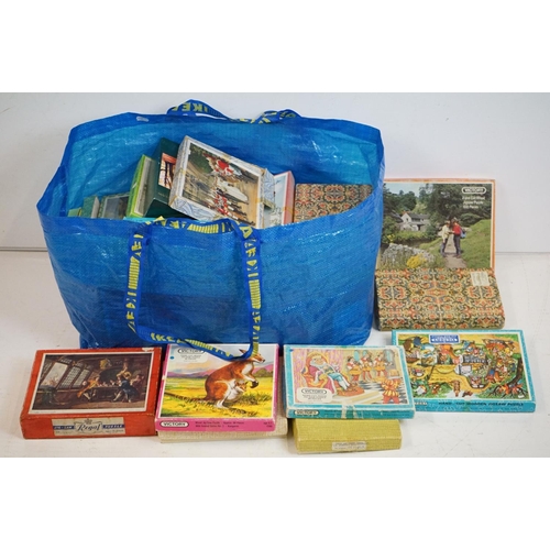 342 - A large collection of vintage wooden jigsaw puzzles to include Victory examples.