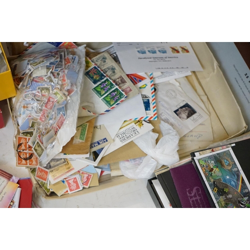 360 - A collection of mainly British and World stamps, mostly loose together with First Day Covers And Pre... 