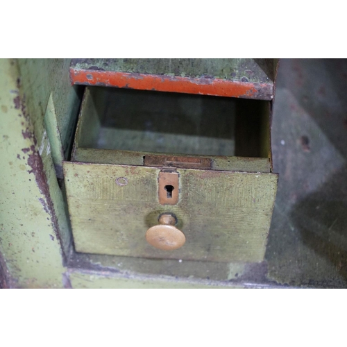 455 - Victorian Bent Steel ' Fred Baxter, Birmingham ' Safe, with single door opening to a fitted compartm... 