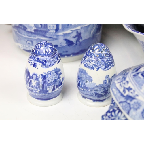 114 - Copeland Spode & Spode Italian pattern blue & white ceramics, 18 pieces, to include a Biscuit barrel... 