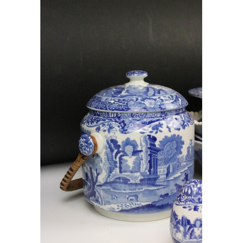 114 - Copeland Spode & Spode Italian pattern blue & white ceramics, 18 pieces, to include a Biscuit barrel... 