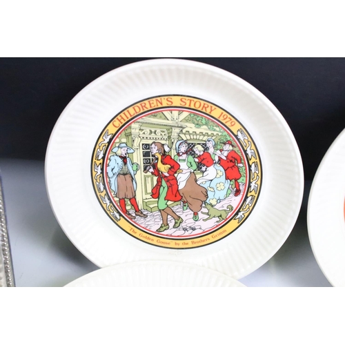 282 - A small box of mixed collectables to include a set of six Wedgwood children stories collectors plate... 