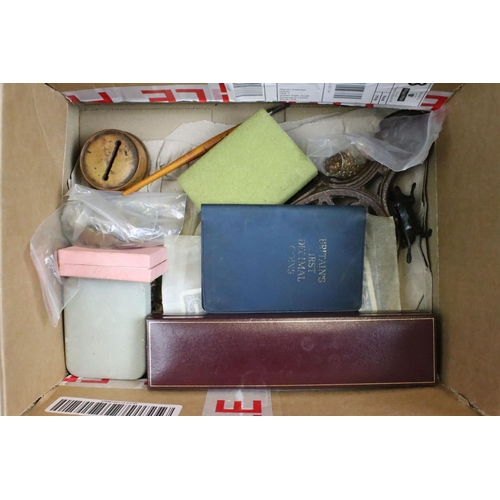 293 - A box of mixed collectables to include vintage costume jewellery, medallions, badges, banknotes, coi... 