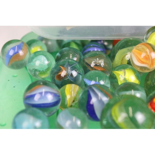 303 - A mixed collection of marbles to include various sizes and colours.