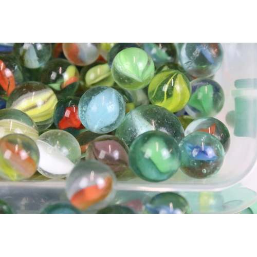 303 - A mixed collection of marbles to include various sizes and colours.