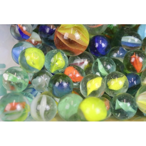 303 - A mixed collection of marbles to include various sizes and colours.