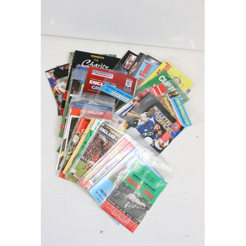 585 - Big match and European football programmes, including runs of League Cup finals and Charity Shield. ... 