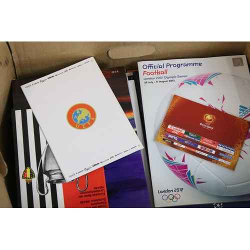 642 - European and world cup final football programmes from recent years in excellent condition. Approxima... 