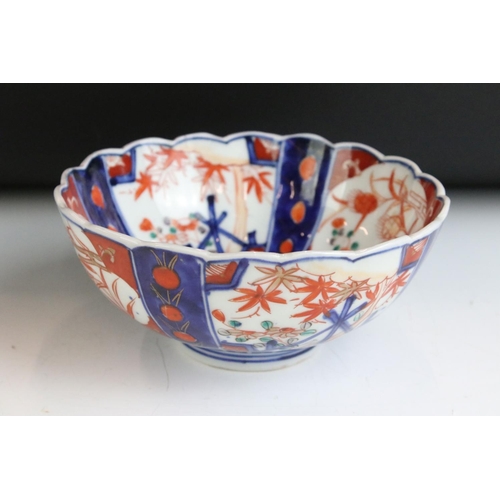 84 - Collection of five pieces of Oriental ceramics, comprising: an Imari pattern bowl of lobed form, cen... 