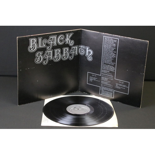 102 - Vinyl - Black Sabbath self titled on Vertigo Records VO6. Large Vertigo swirl. Gatefold sleeve VG+, ... 