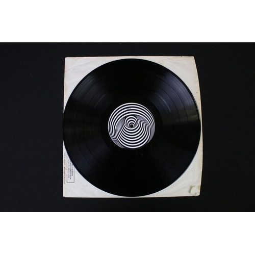 102 - Vinyl - Black Sabbath self titled on Vertigo Records VO6. Large Vertigo swirl. Gatefold sleeve VG+, ... 