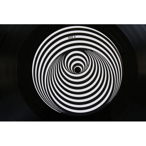 102 - Vinyl - Black Sabbath self titled on Vertigo Records VO6. Large Vertigo swirl. Gatefold sleeve VG+, ... 