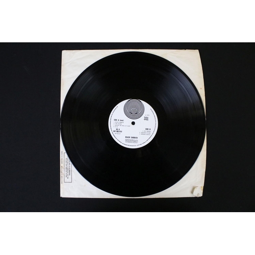 102 - Vinyl - Black Sabbath self titled on Vertigo Records VO6. Large Vertigo swirl. Gatefold sleeve VG+, ... 