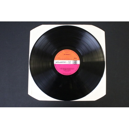 107 - Vinyl - Led Zeppelin II LP on Atlantic Records 588198. UK 2nd pressing on red / maroon labels with A... 