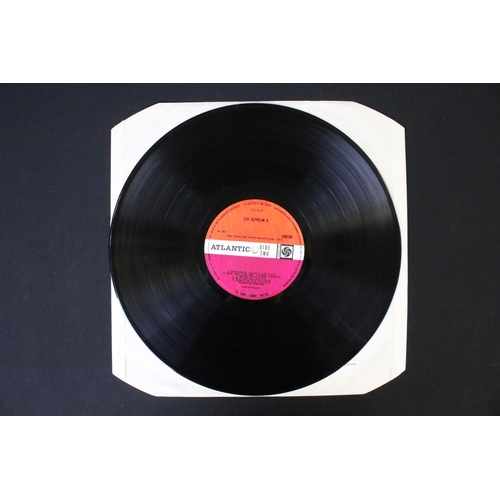 107 - Vinyl - Led Zeppelin II LP on Atlantic Records 588198. UK 2nd pressing on red / maroon labels with A... 