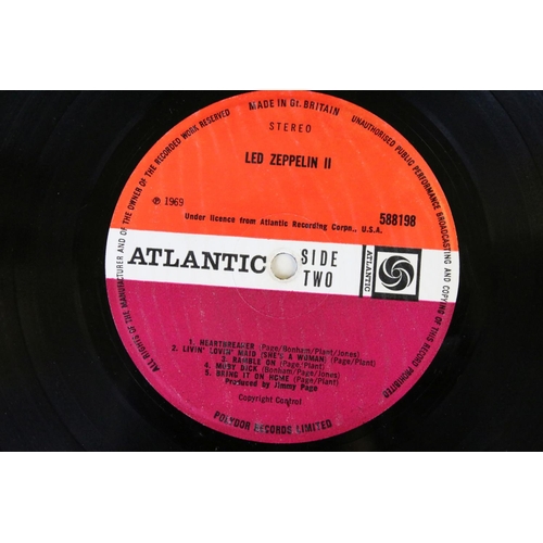 107 - Vinyl - Led Zeppelin II LP on Atlantic Records 588198. UK 2nd pressing on red / maroon labels with A... 