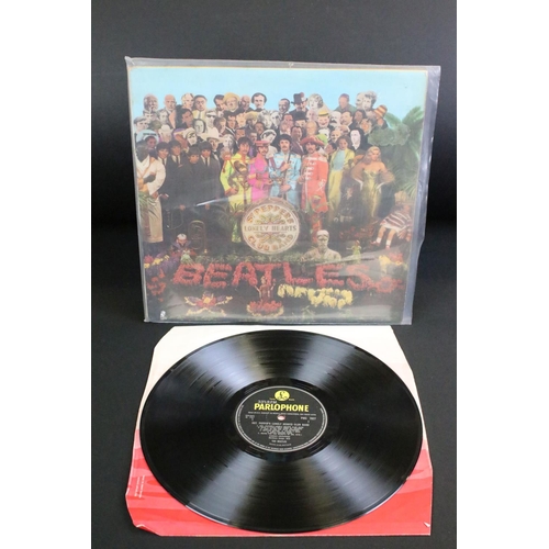 258 - Vinyl - 6 The Beatles / John Lennon LPs to include Sgt Pepper (original mono, wide spine, flame inne... 