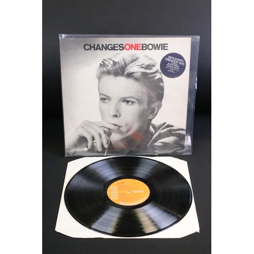 263 - Vinyl - 5 David Bowie LPs to include Heroes (with insert), Changes One, Scary Monsters (printed inne... 