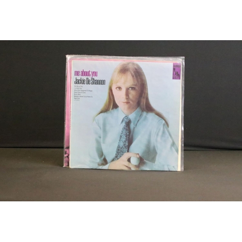 187 - Vinyl - 31 LPs by female artists to include Marianne Faithful x 2, Mary Hopkin (2 on Apple), Jackie ... 