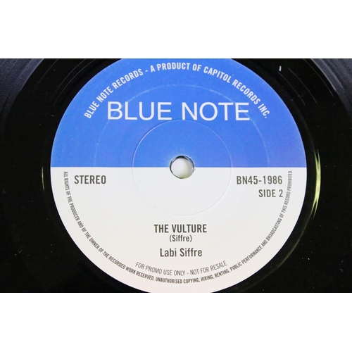 484 - Vinyl - 4 UK pressing singles on Blue Note Records to include: Baby Hutcherson / Gerald Wilson - 3 c... 