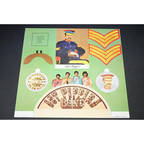 352 - Vinyl - 2 stereo copies of The Beatles Sgt Pepper (PCS 7027).  Two boxed EMI black & silver label re... 