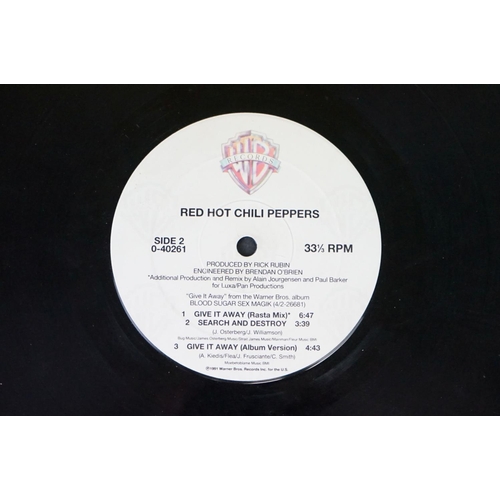 580 - Vinyl - Red Hot Chili Peppers What Hits? LP on EMI (0777 7 94762 1 3) Vg, along with a sealed Give I... 