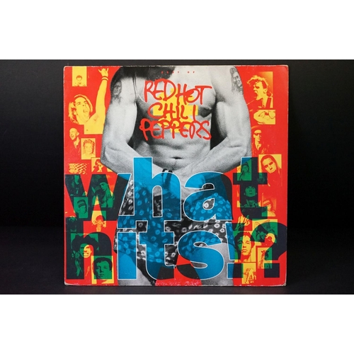 580 - Vinyl - Red Hot Chili Peppers What Hits? LP on EMI (0777 7 94762 1 3) Vg, along with a sealed Give I... 