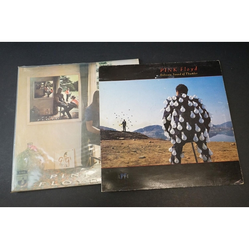 432 - Vinyl - 13 Pink Floyd LPs to include Dark Side Of The Moon (A10 / B9 with four posters and two stick... 