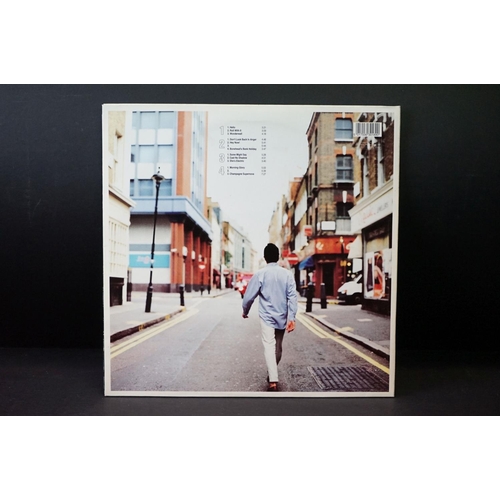 543 - Vinyl - 2 Original pressing Oasis LPs to include Definitely Maybe (CRELP169) Vg, and What's The Stor... 