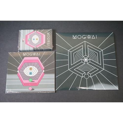 550 - Vinyl - 2 Mogwai box sets to include come on die young (chem133) and Rave Tapes (ROCKACT80).  Ex+