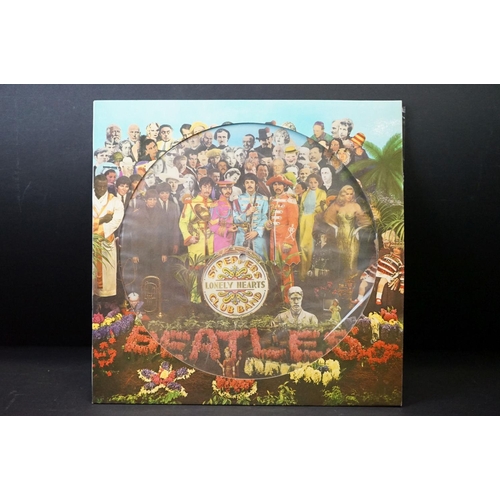 377 - Vinyl - 3 pictured / colour pressings of The Beatles Sgt Pepper to include Australian red vinyl, Can... 