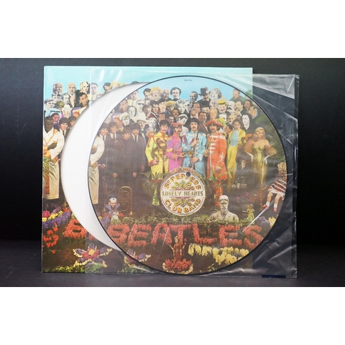 377 - Vinyl - 3 pictured / colour pressings of The Beatles Sgt Pepper to include Australian red vinyl, Can... 