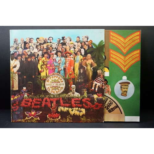 378 - Vinyl - 8 foreign pressings of The Beatles Sgt Pepper including France, Germany, Greece, Singapore. ... 