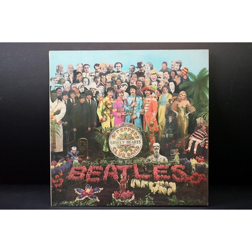 378 - Vinyl - 8 foreign pressings of The Beatles Sgt Pepper including France, Germany, Greece, Singapore. ... 