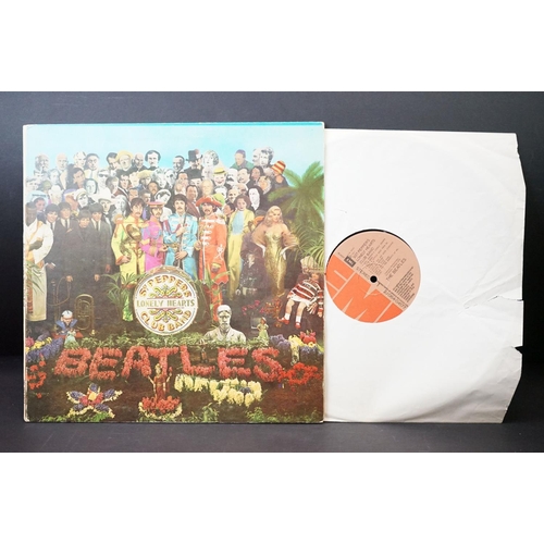 378 - Vinyl - 8 foreign pressings of The Beatles Sgt Pepper including France, Germany, Greece, Singapore. ... 