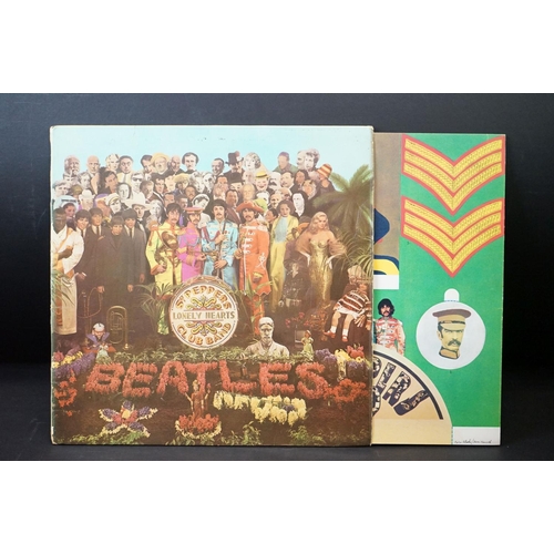 378 - Vinyl - 8 foreign pressings of The Beatles Sgt Pepper including France, Germany, Greece, Singapore. ... 