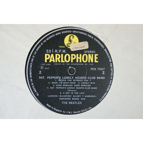 378 - Vinyl - 8 foreign pressings of The Beatles Sgt Pepper including France, Germany, Greece, Singapore. ... 