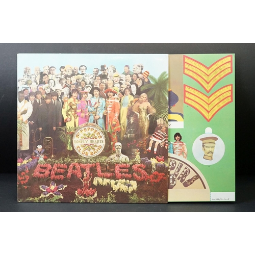 378 - Vinyl - 8 foreign pressings of The Beatles Sgt Pepper including France, Germany, Greece, Singapore. ... 