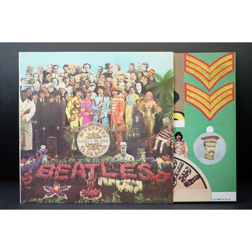 378 - Vinyl - 8 foreign pressings of The Beatles Sgt Pepper including France, Germany, Greece, Singapore. ... 