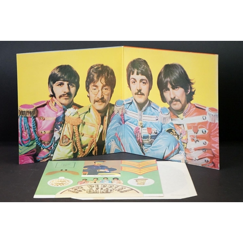 382 - Vinyl - 5 stereo copies of The Beatles Sgt Pepper (PCS 7027).  All rereleased with two boxed EMI sil... 