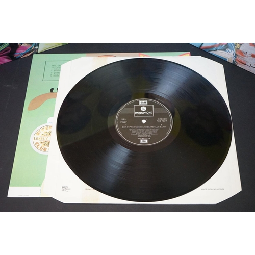 382 - Vinyl - 5 stereo copies of The Beatles Sgt Pepper (PCS 7027).  All rereleased with two boxed EMI sil... 