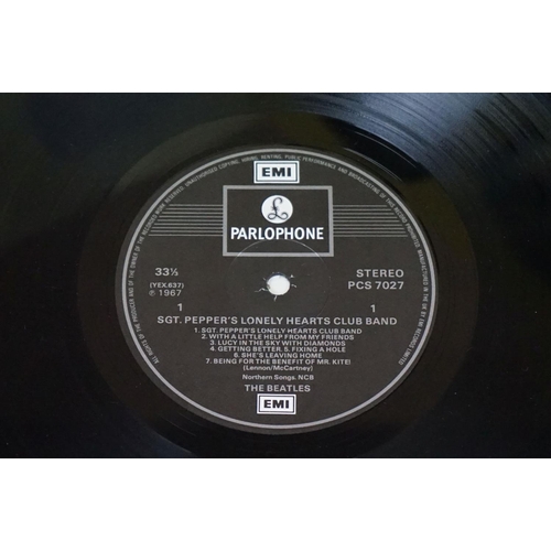 382 - Vinyl - 5 stereo copies of The Beatles Sgt Pepper (PCS 7027).  All rereleased with two boxed EMI sil... 