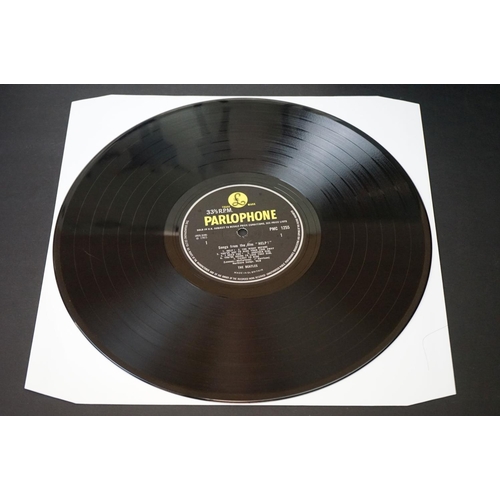 393 - Vinyl - The Beatles Help! (PMC 1255).  The Gramophone Co Ltd and Sold In UK to label, 542 2 / 550 2 ... 