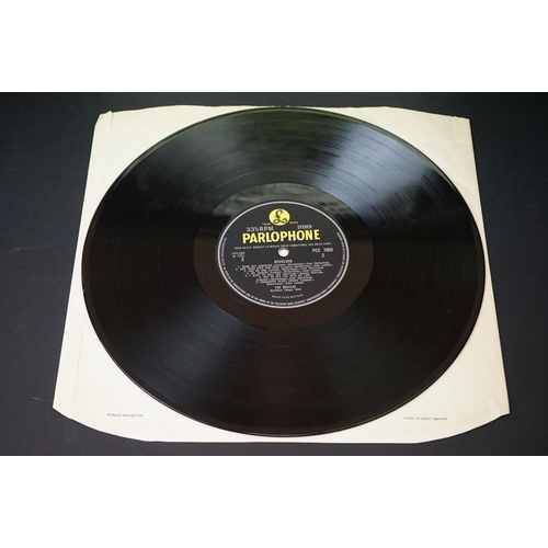 395 - Vinyl - 2 copies of The Beatles Revolver (PMC 7009 / PCS 7009) mono/stereo.  The Gramophone Co Ltd a... 