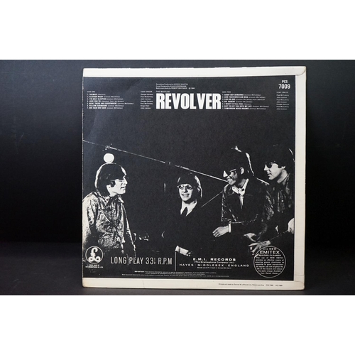 395 - Vinyl - 2 copies of The Beatles Revolver (PMC 7009 / PCS 7009) mono/stereo.  The Gramophone Co Ltd a... 