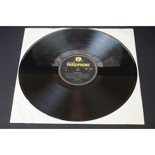 395 - Vinyl - 2 copies of The Beatles Revolver (PMC 7009 / PCS 7009) mono/stereo.  The Gramophone Co Ltd a... 