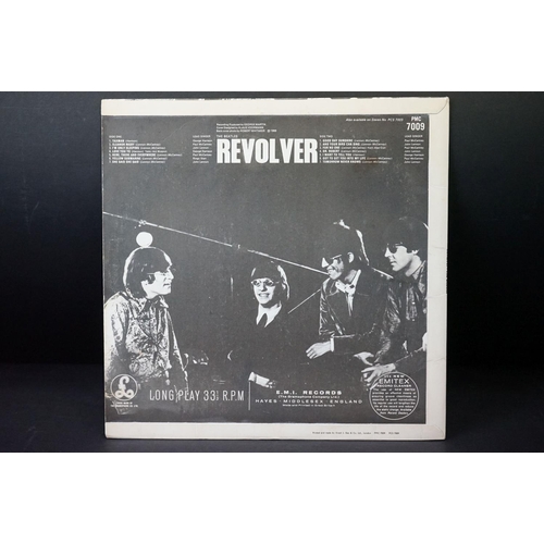 395 - Vinyl - 2 copies of The Beatles Revolver (PMC 7009 / PCS 7009) mono/stereo.  The Gramophone Co Ltd a... 