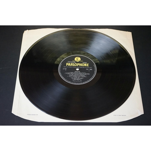 395 - Vinyl - 2 copies of The Beatles Revolver (PMC 7009 / PCS 7009) mono/stereo.  The Gramophone Co Ltd a... 